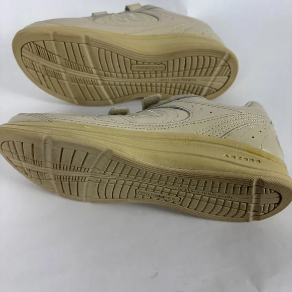 New Balance 577 Light tan Leather, Velcro Strap Athletic Walking Shoes 8.5 - Picture 9 of 9